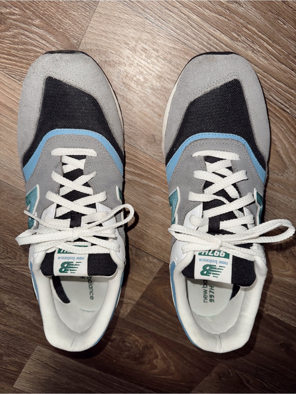 Mens size 14 New Balance sneakers - Picture 2 of 3